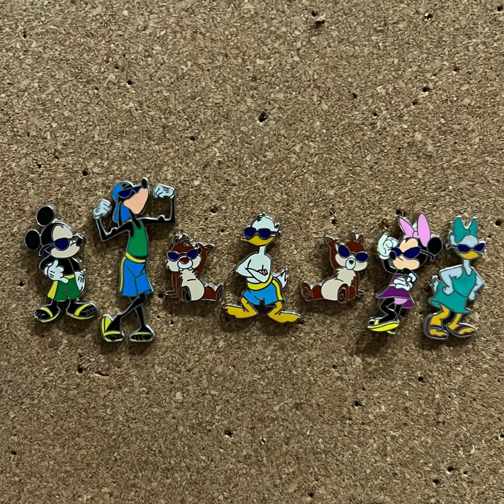 Disney Pins Cool Characters Collection
